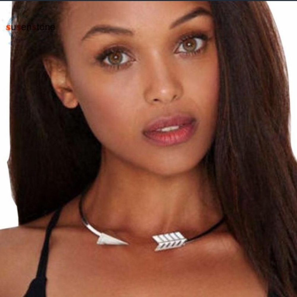 GOLD TONE Arrow Choker Necklace NEW